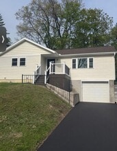 Building Photo - 407 La Rue Ave