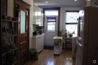 Building Photo - 6286 Av 1Re