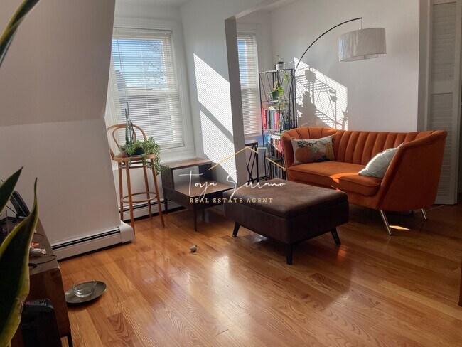 Foto del edificio - 648 Columbia Rd