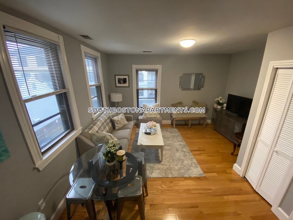 Foto principal - 377 W Broadway
