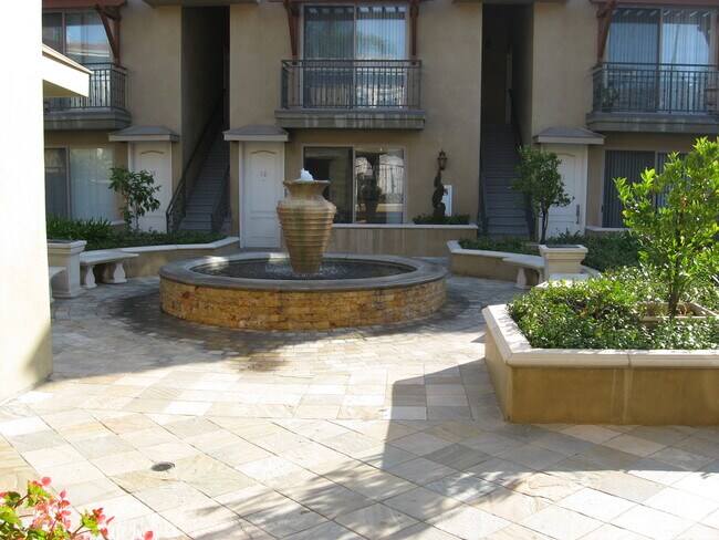 Foto del edificio - 2030 Dracena Dr