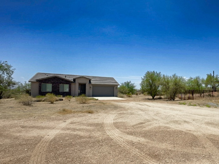 Foto principal - 3Bed/2Bath Home in Rio Verde! $399 MOVE-IN...