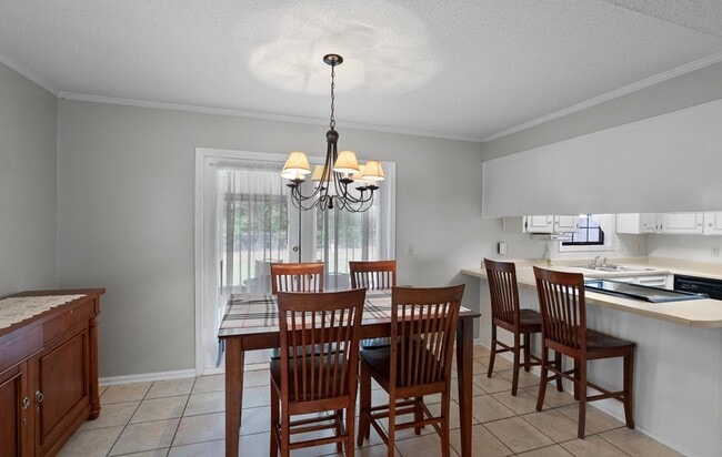 Building Photo - 624 Wimbledon Dr