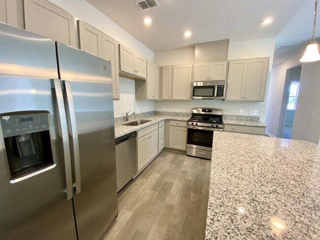 Foto del edificio - Brand New, Four Bedroom Home in The Lakes ...