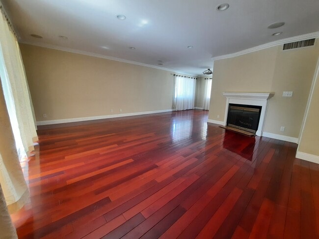 Building Photo - 7955 Vía Latina