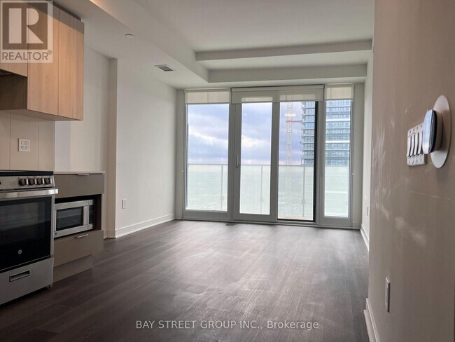 Photo du bâtiment - 3900 Confederation Pkwy