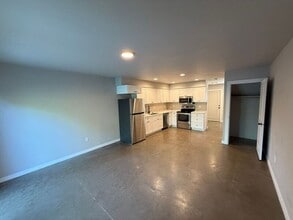Building Photo - 2915 Waverly Dr SE