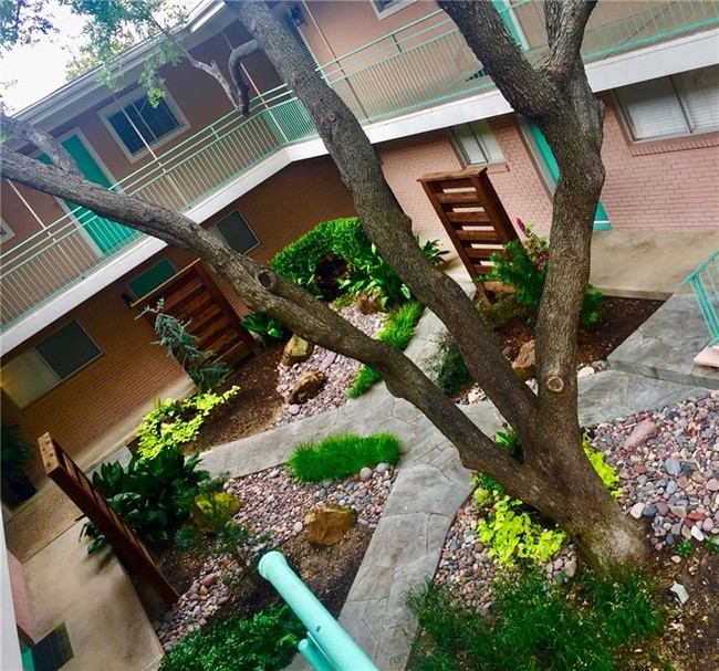 Building Photo - 4210 Holland Ave