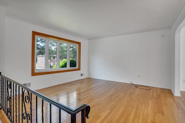 Foto del edificio - 345 Valleyscent Ave