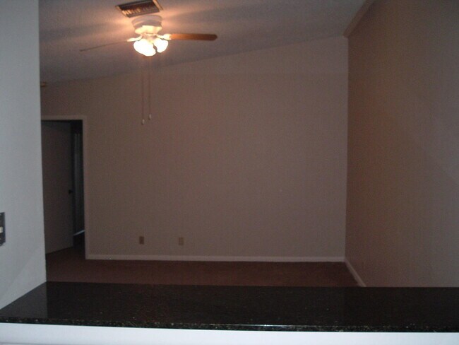 Building Photo - 4962 Cherry Rd