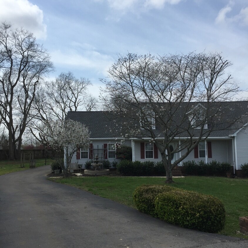 Primary Photo - 100 Faldo Dr