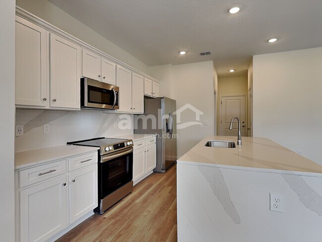 Foto del edificio - 4759 Tributary Ln