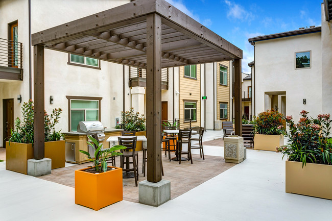 Foto del edificio - Student Living at La Verne Landing