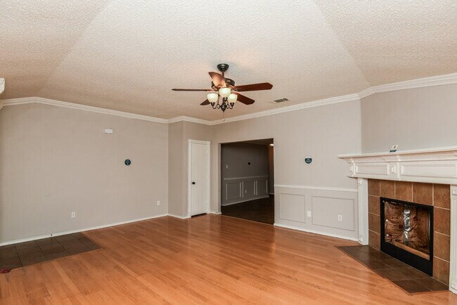 Building Photo - 10224 Dawson Trail