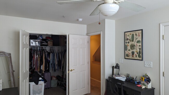 Master Bedroom with walk-in closet - 1308 Richardson St