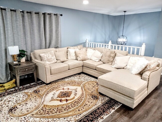 Building Photo - 5 Bedroom 3 Bath in Beautiful Apple Valley