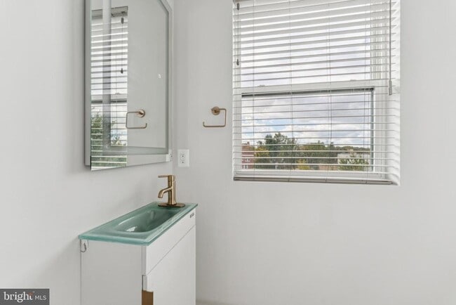 Foto del edificio - 3523 14th St NW
