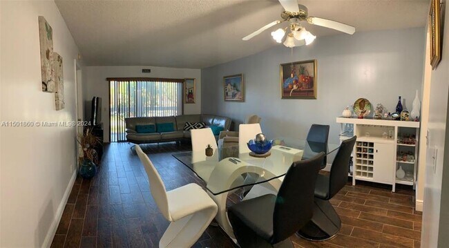 Foto del edificio - 12701 SW 14th St