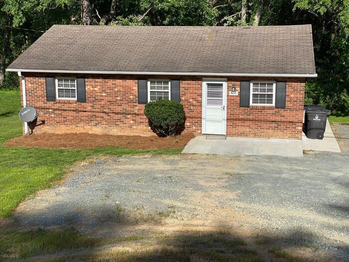 Primary Photo - 4413 Carver School Rd-3BR/1BA-HOUSE!!!