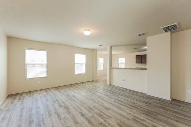 Building Photo - 5922 Aspen Gdn