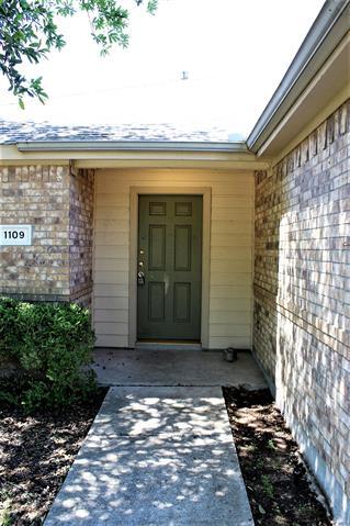 Building Photo - 1109 Alexandria Dr