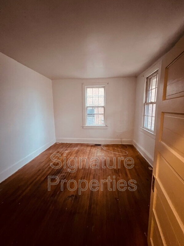 Foto del edificio - 208 N Jefferson St