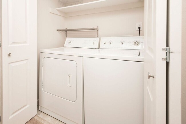 Foto del edificio - 1741 Brookhaven Cir E