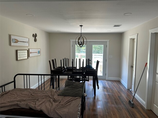 Building Photo - 624 Stevens Ln