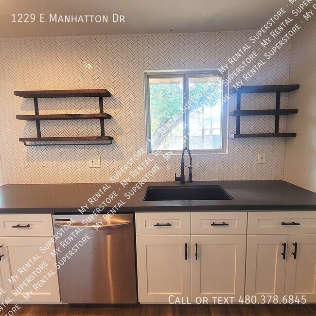 Building Photo - 1229 E Manhatton Dr