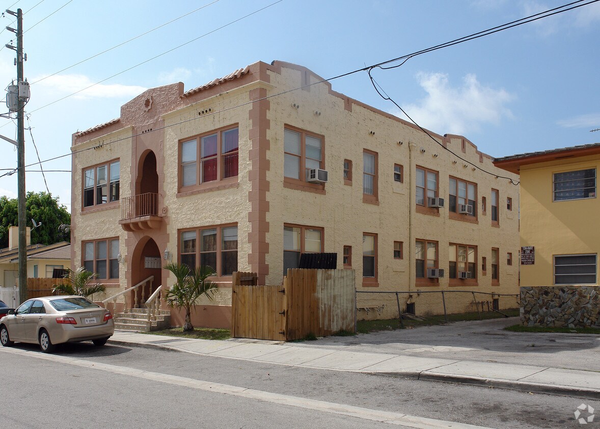 Building Photo - 920 SW 5th St