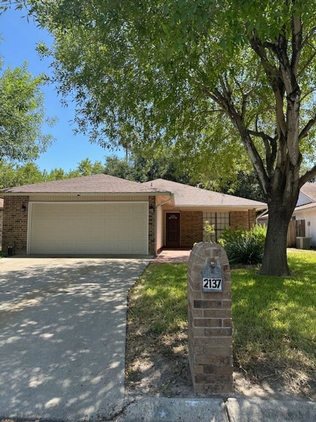 Building Photo - 2137 Mynah Ave