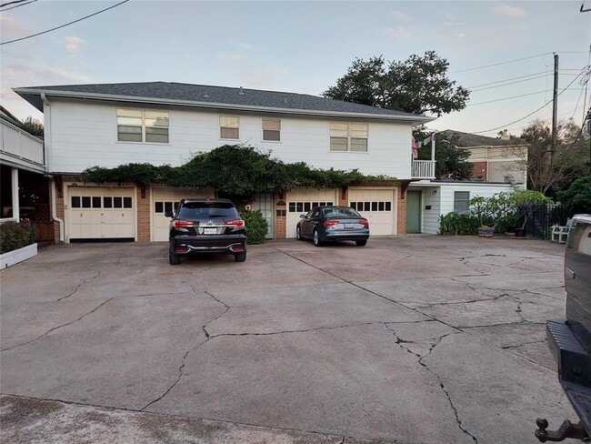 Building Photo - 2819 1/2 Eastgrove Ln