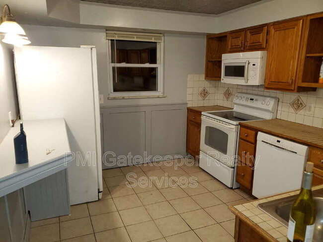 Building Photo - 5757 Cromley Dr