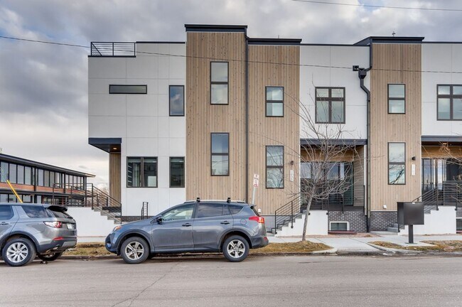 Foto del edificio - Sunnyside 3 Bedroom Townhomes for Rent