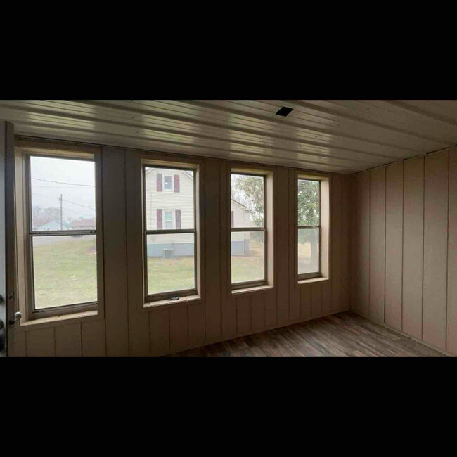 Building Photo - 409 Mammoth Cave St
