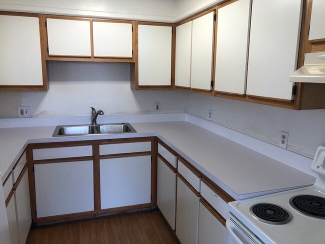 Building Photo - Helena Apartments