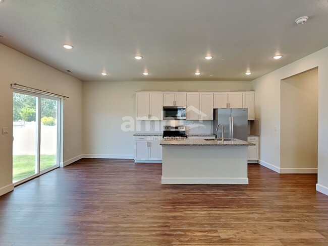 Building Photo - 1348 White St