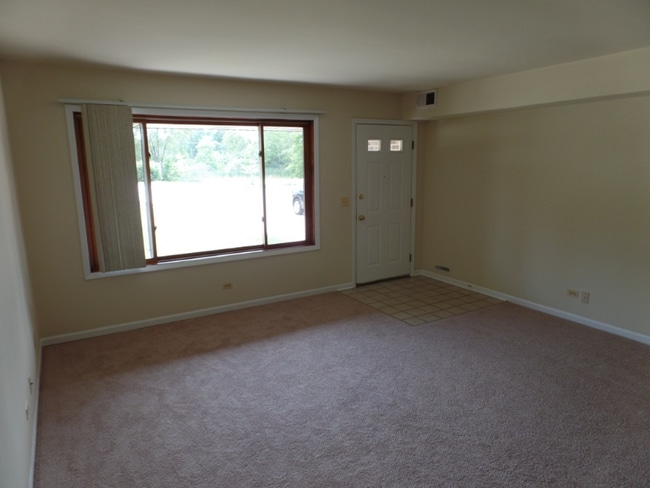 Building Photo - 315 Creekside Dr