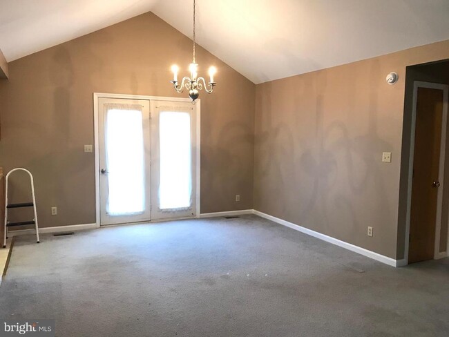 Building Photo - 14349 Hillcrest Dr