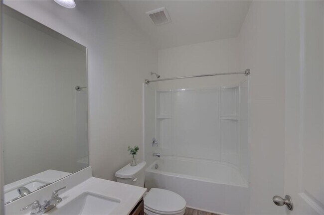 Foto del edificio - 38 Wheeler Pl