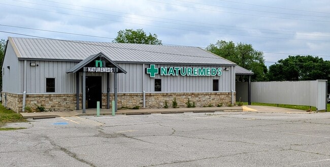 Foto del edificio - Commercial Retail Space