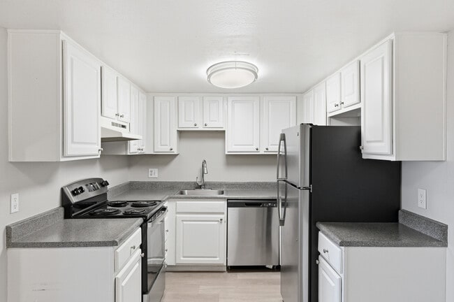 Cook, dine, and gather in a stylish kitchen space. - Avens Point