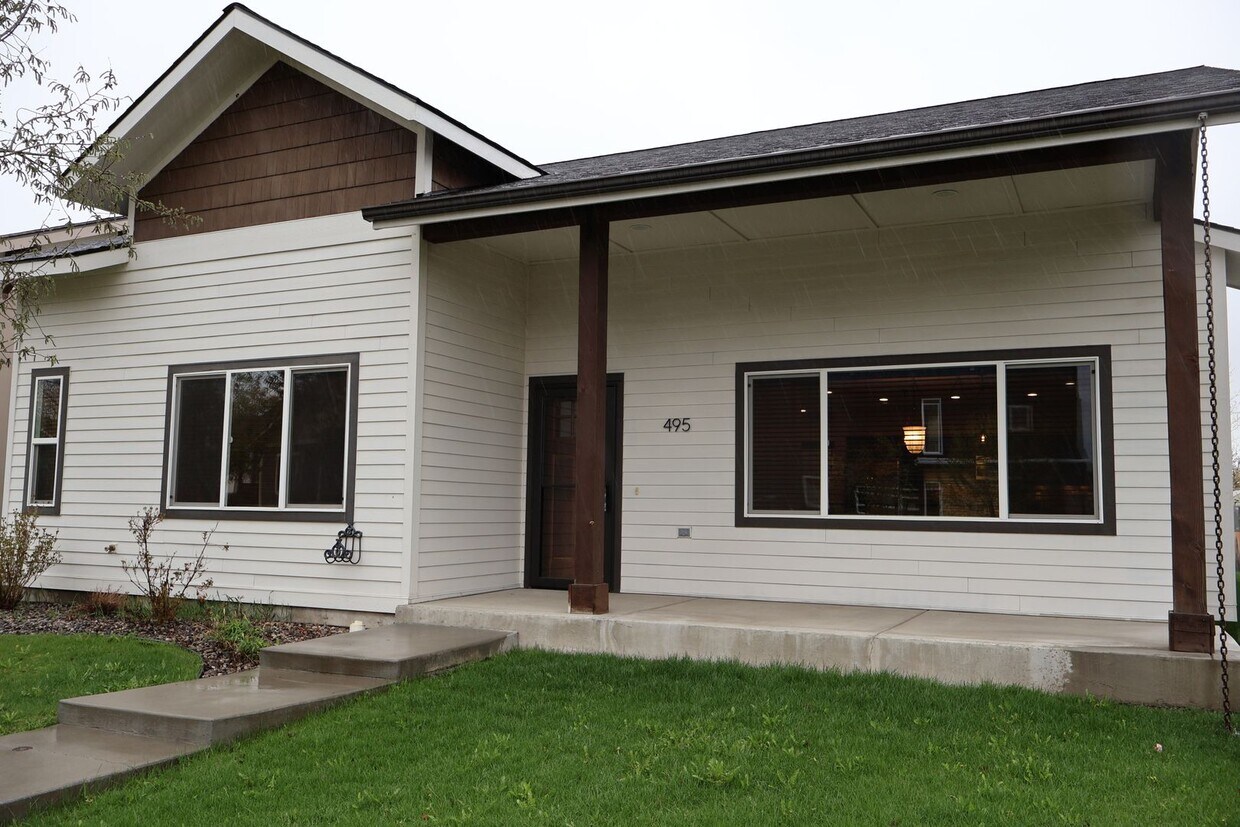 Foto principal - Beautiful Home in Valley West Subdivision
