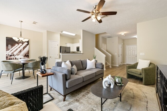 Building Photo - 8104 Valley Oak Dr
