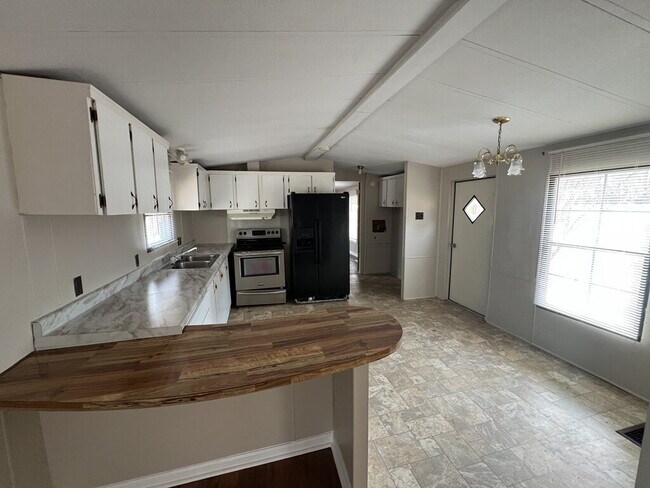 Foto del edificio - 2 Bedroom Mobile Home-516 Greenwood Dr.