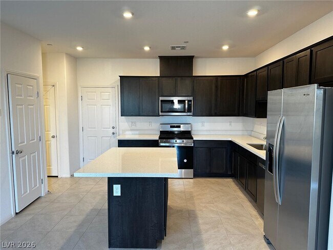Building Photo - 512 Ylang Pl