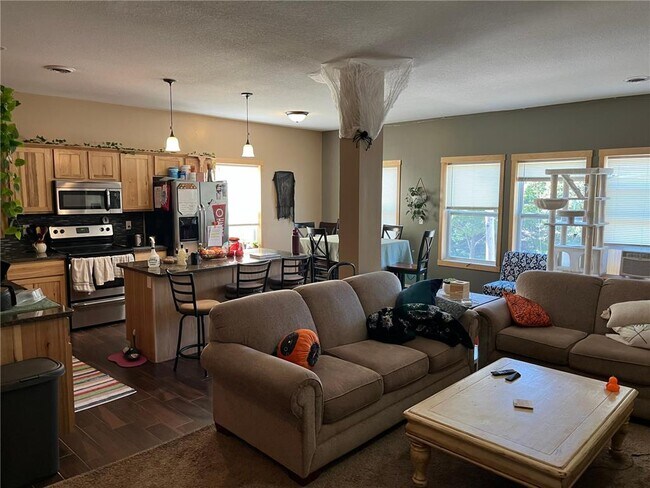 Foto del edificio - 742 Pascal St N