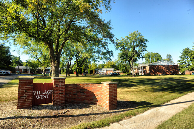 Foto del edificio - Village West Apartments