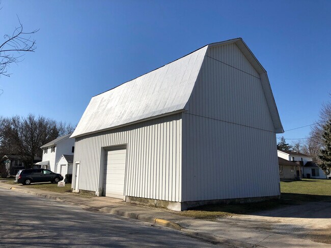 Building Photo - 704 Jackson St