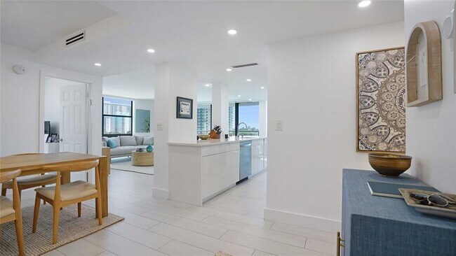 Foto del edificio - 3031 N Ocean Blvd